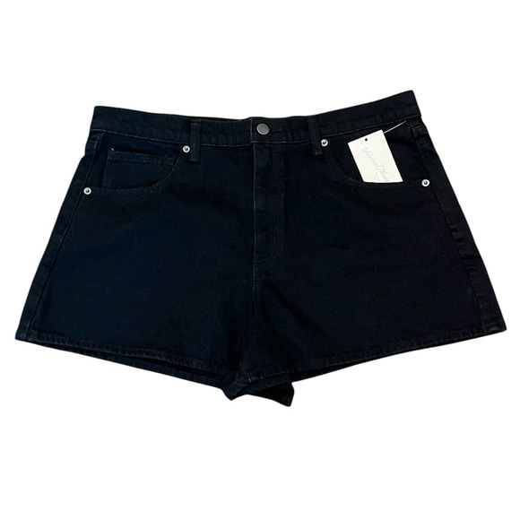 Universal Thread Women’s Black Denim Shorts Size: 14 Regular - Picture 7 of 8